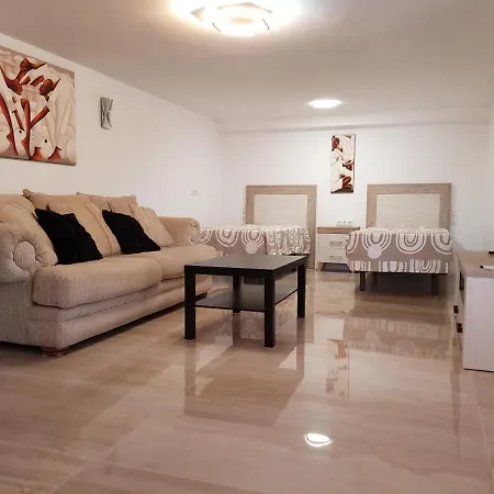 Pensión Deluxe Athos 50 Mp Garden Patio Golf & *